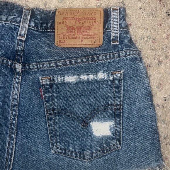 Vintage Levi’s Distressed Denim Shorts Style 512 - Size 6 - Picture 5 of 11